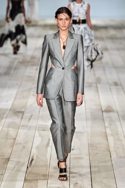 Look 9